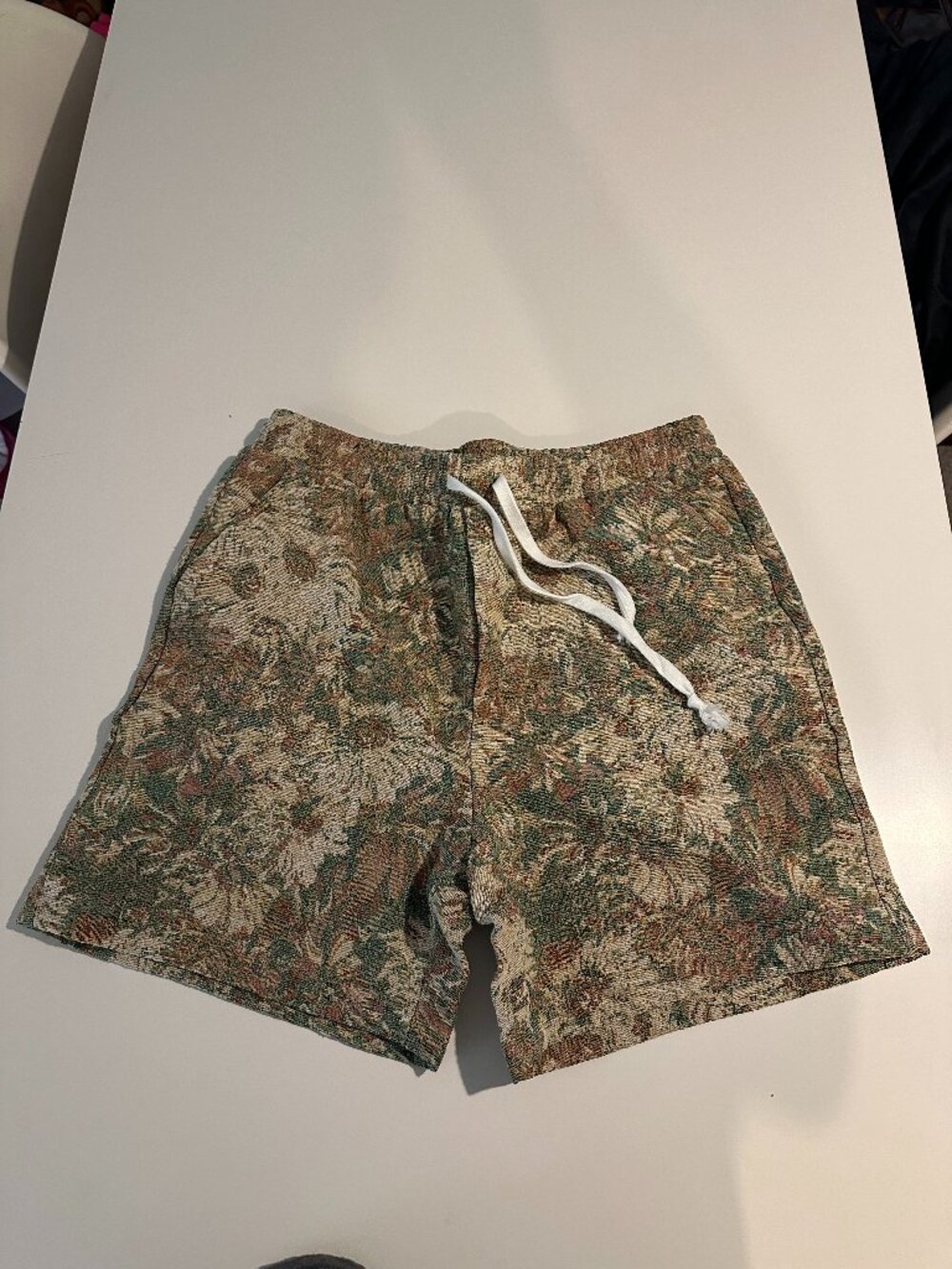Men's floral print shorts, Size L, green & tan color